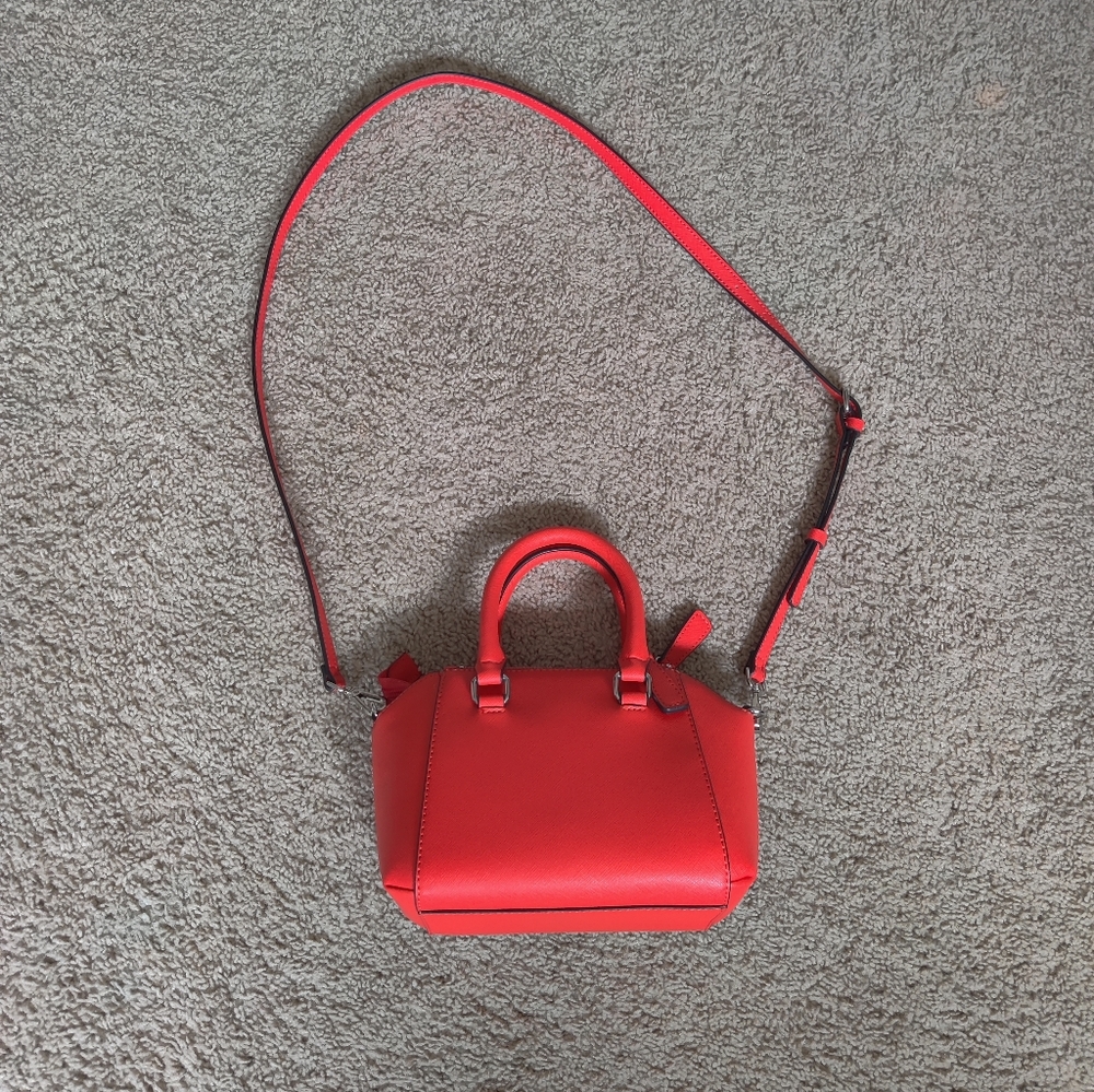 NEW Guess Purse 👛👜 - Picture 7 of 8